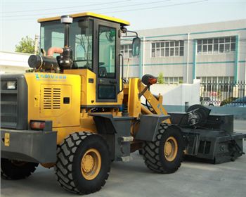 湖南無(wú)塵清掃機(jī)教你選購(gòu)大型的道路清掃車(chē) 湖南無(wú)塵清掃機(jī)教你選購(gòu)大型的道路清掃車(chē)